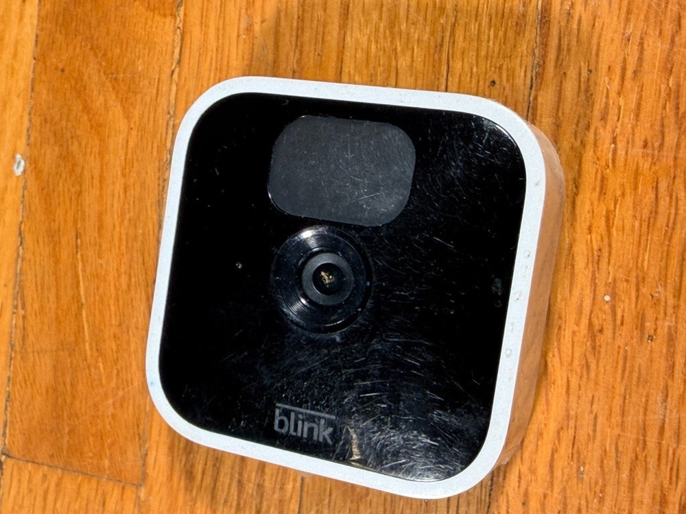 Blink Indoor 1st Gen Wireless Security Camera BCM00100U White Camera Only